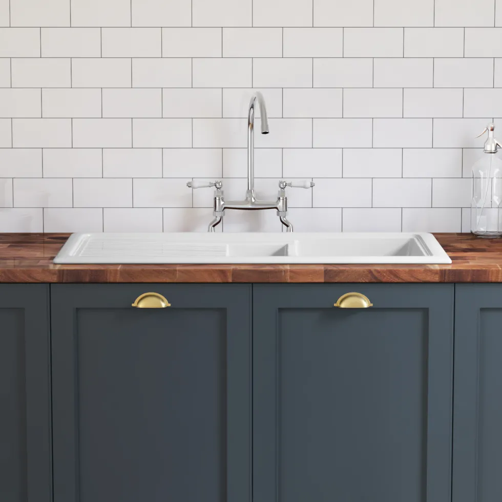 Butler & Rose 1.5 Bowl White Ceramic Kitchen Sink with Reversible Drainer - 1010mm x 525mm