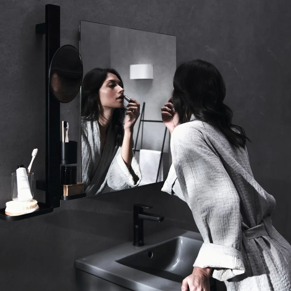 Ideal Standard Alu+ 200mm Magnifying Mirror & Beauty Bar