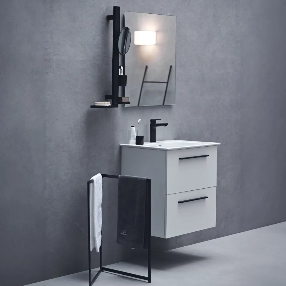 Ideal Standard Alu+ 200mm Magnifying Mirror & Beauty Bar