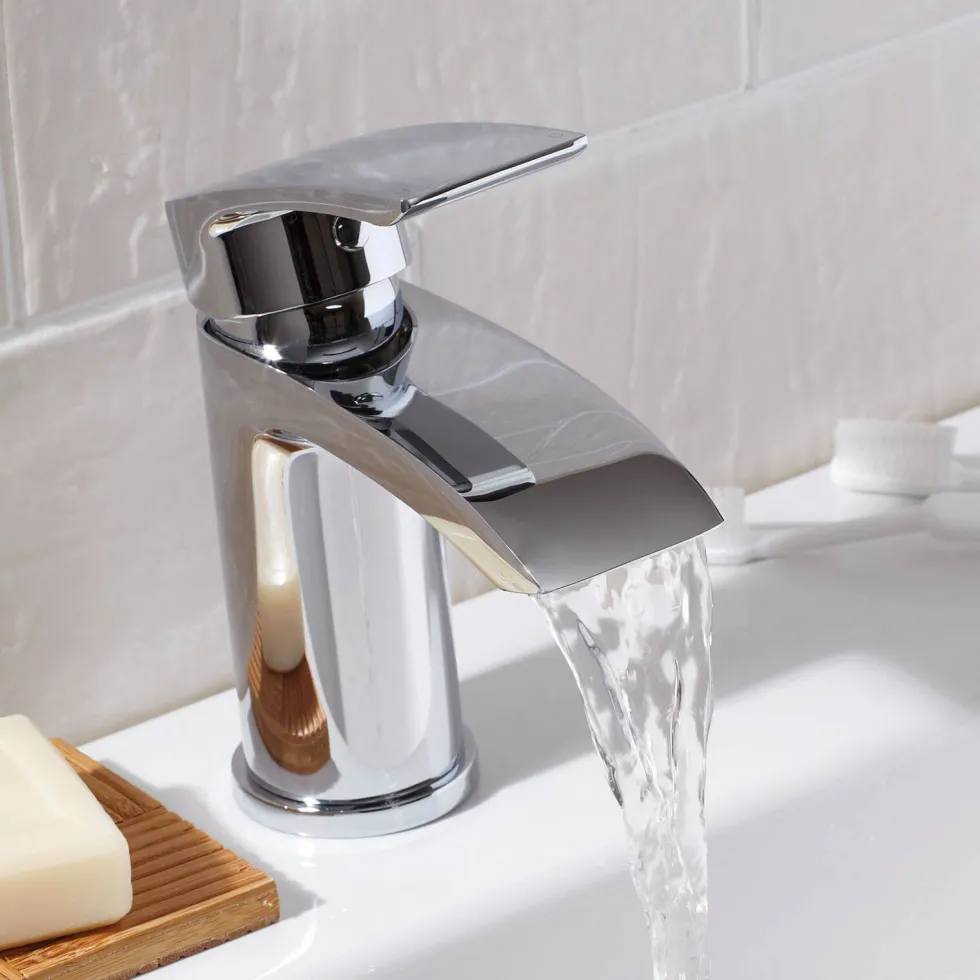 Vellamo Swift Chrome Basin Mixer Tap & Waste and Bath Shower Mixer Tap with Shower Kit